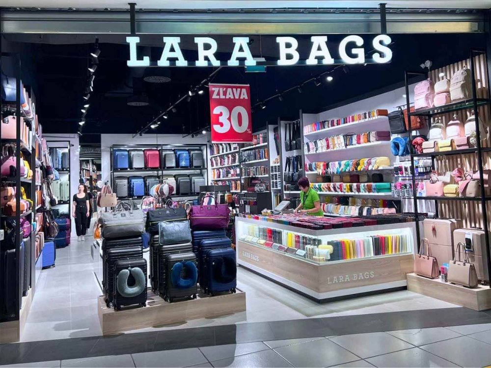 Predajna LARA BAGS v OC Laugaricio Trenčín